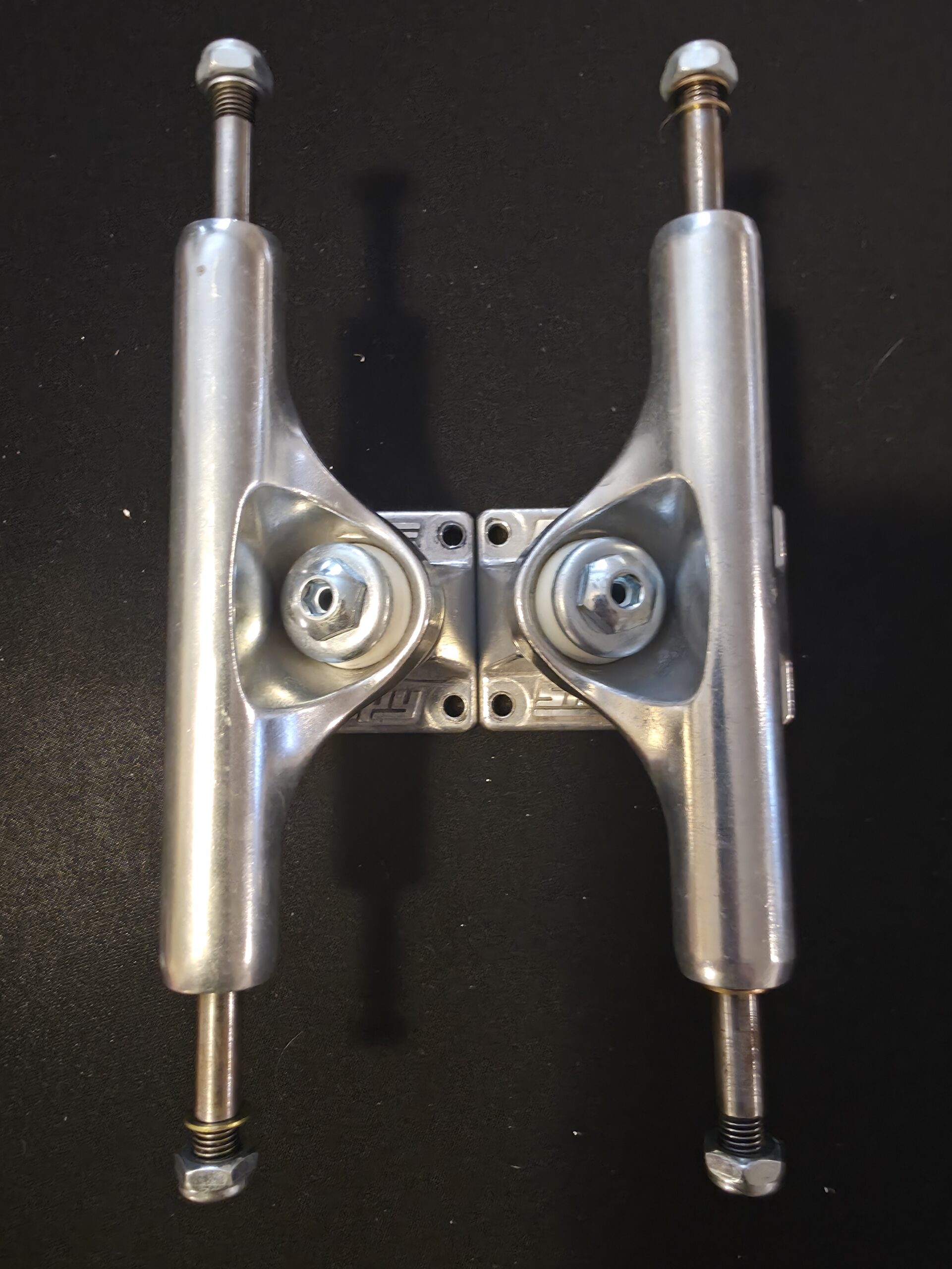 Slappy Skateboard Trucks Inverted Hollow Silver (Set of 2) - Image 7